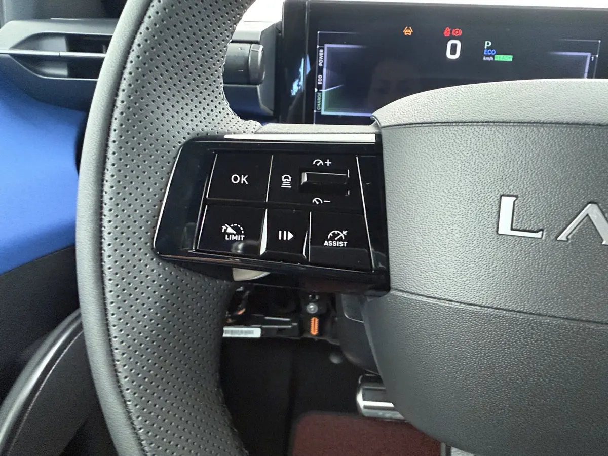 HF | 10.25" Infotainment met touchscreen | 18’’ velgen HF | Alcon remsysteem voor maximale remkracht
