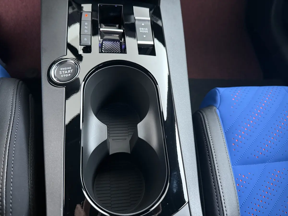 HF | 10.25" Infotainment met touchscreen | 18’’ velgen HF | Alcon remsysteem voor maximale remkracht