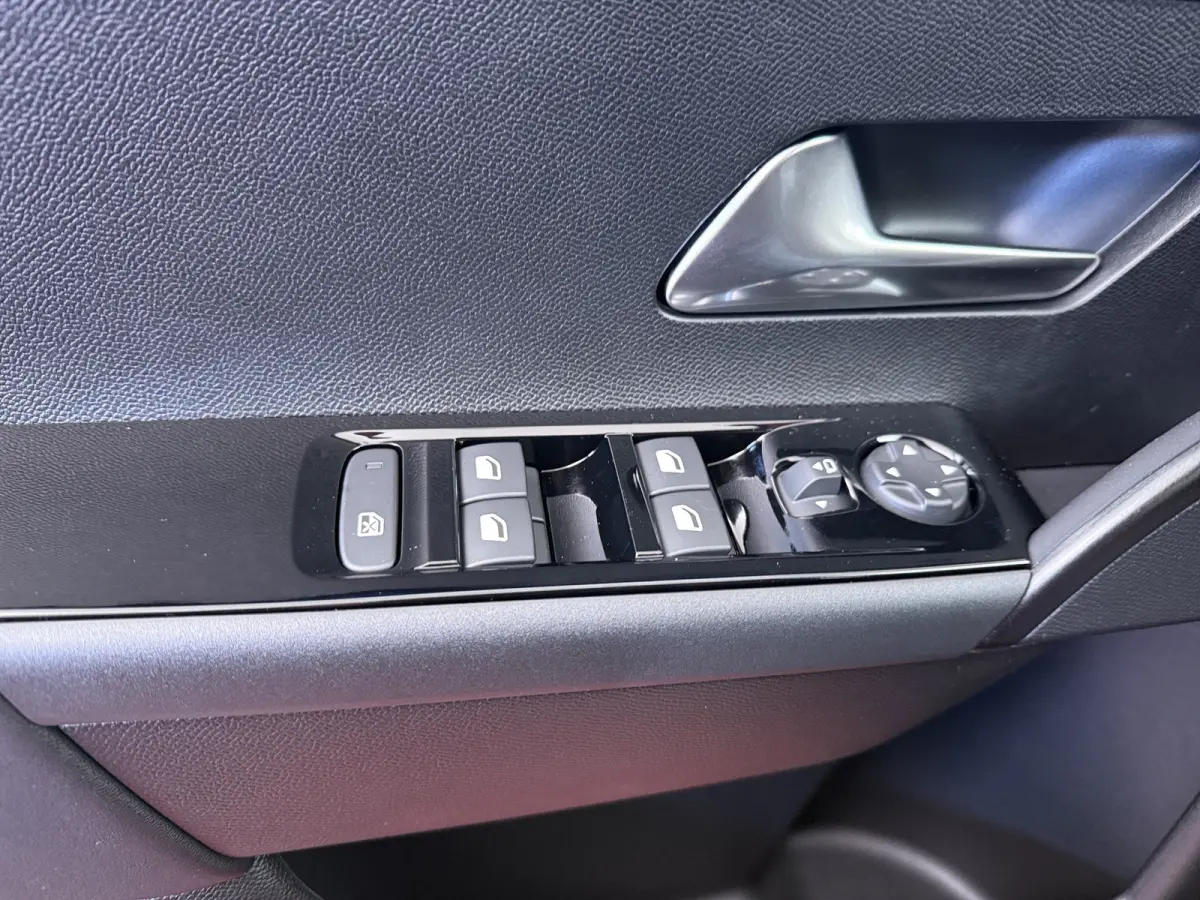 HF | 10.25" Infotainment met touchscreen | 18’’ velgen HF | Alcon remsysteem voor maximale remkracht