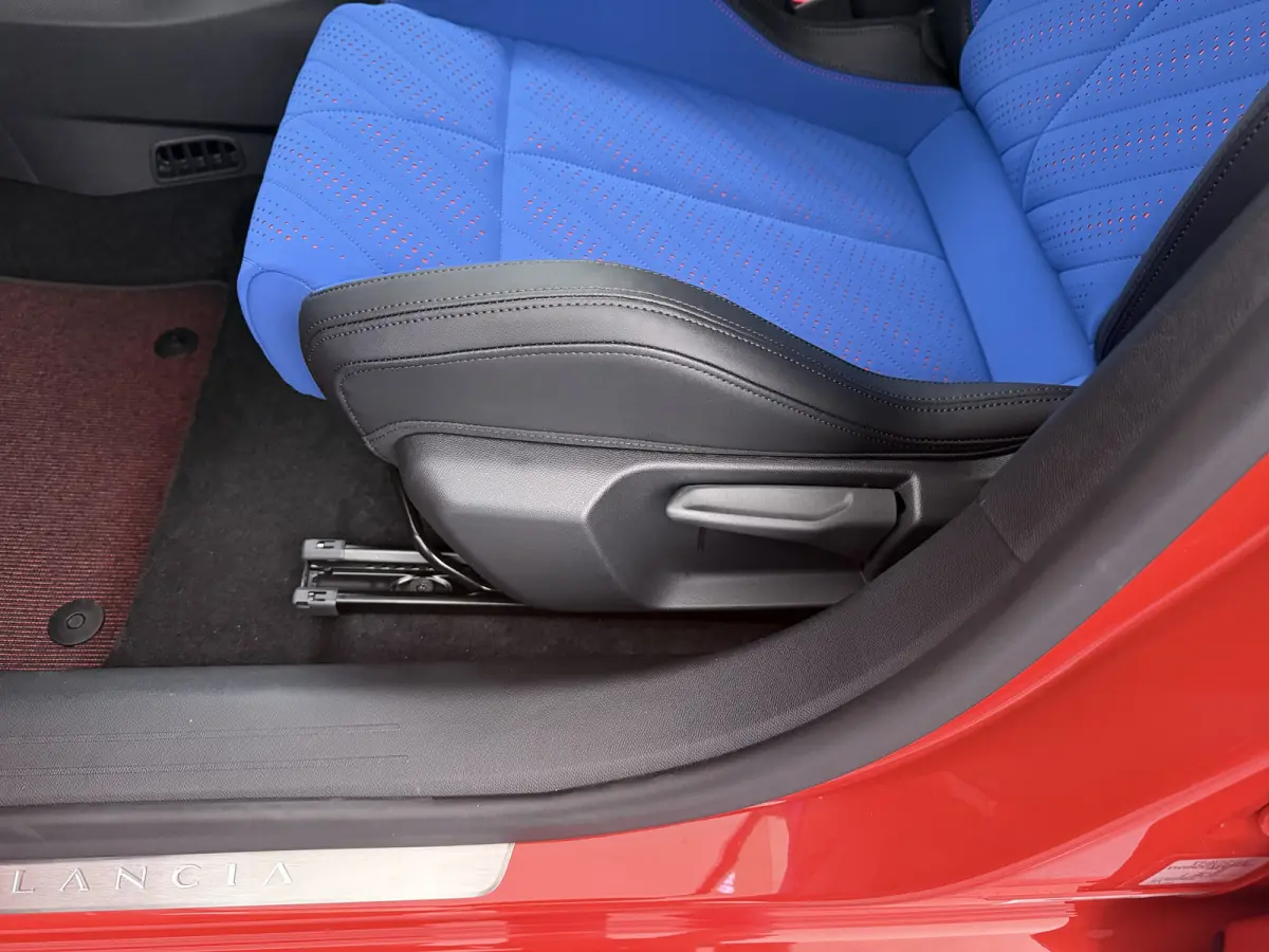 HF | 10.25" Infotainment met touchscreen | 18’’ velgen HF | Alcon remsysteem voor maximale remkracht