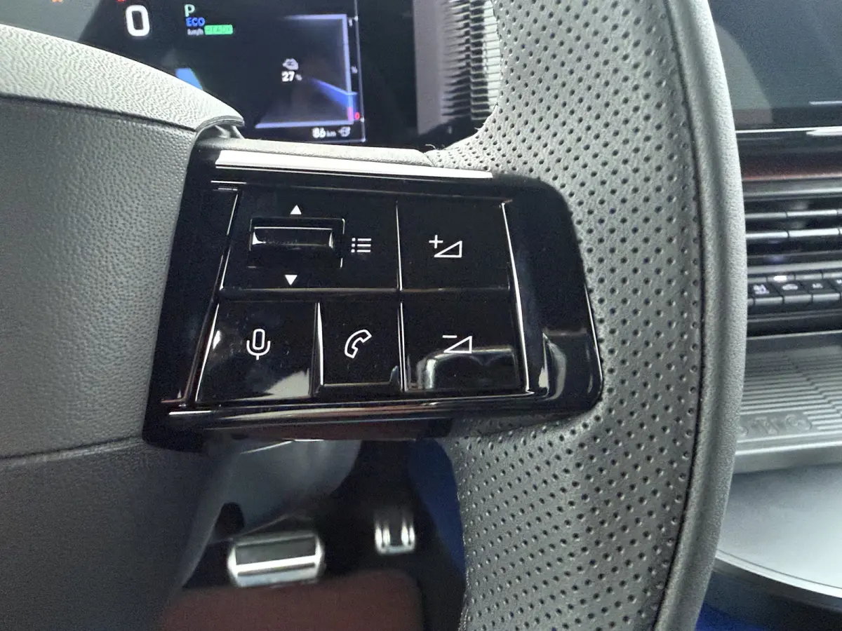HF | 10.25" Infotainment met touchscreen | 18’’ velgen HF | Alcon remsysteem voor maximale remkracht