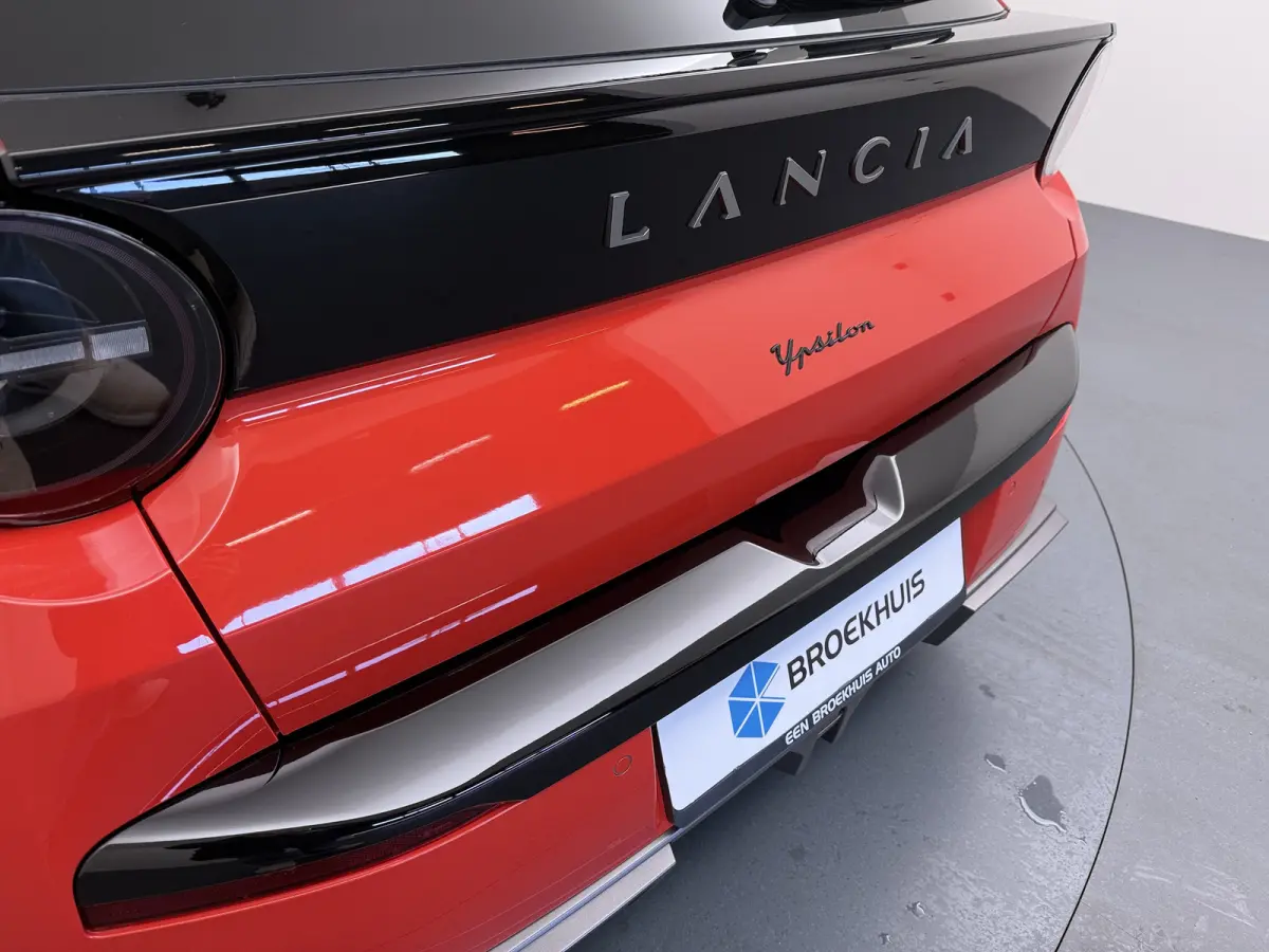 HF | 10.25" Infotainment met touchscreen | 18’’ velgen HF | Alcon remsysteem voor maximale remkracht