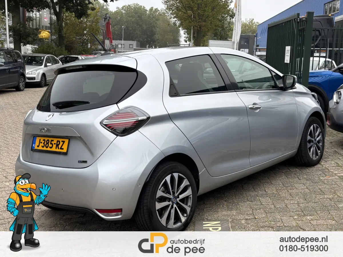 R135 Intens 52 kWh GARANTIE/HUURACCU SOH 92%/CCS/SENS.V+A/CAMERA/CRUISE/CLIMA/CARPLAY/LICHTMETAAL rijklaarprijs!