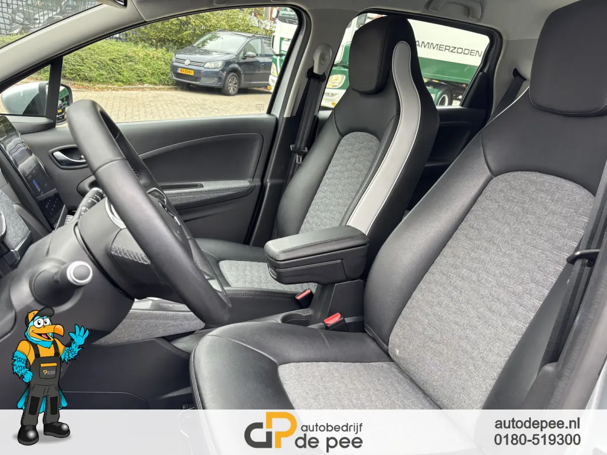 R135 Intens 52 kWh GARANTIE/HUURACCU SOH 92%/CCS/SENS.V+A/CAMERA/CRUISE/CLIMA/CARPLAY/LICHTMETAAL rijklaarprijs!
