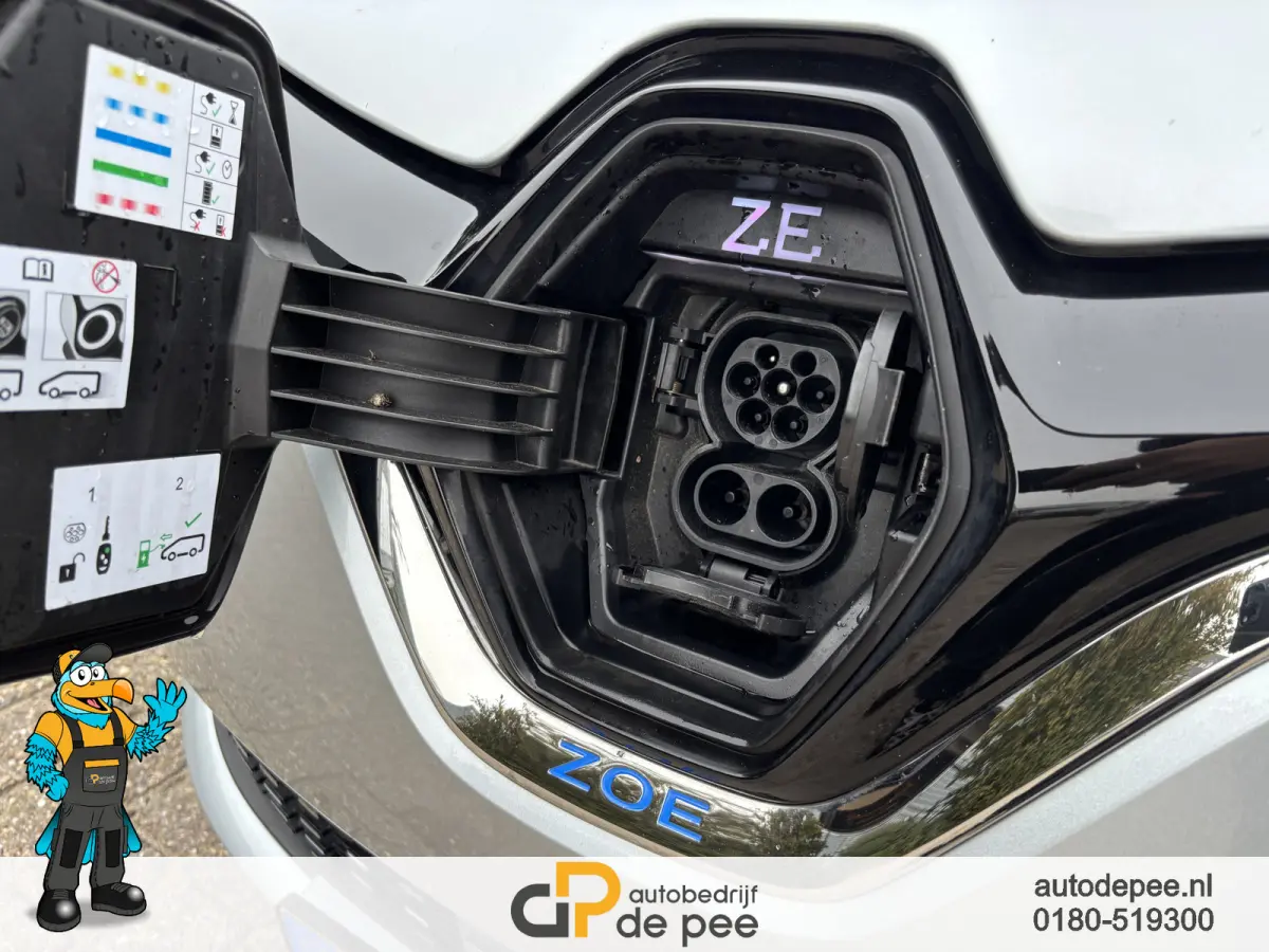 R135 Intens 52 kWh GARANTIE/HUURACCU SOH 92%/CCS/SENS.V+A/CAMERA/CRUISE/CLIMA/CARPLAY/LICHTMETAAL rijklaarprijs!