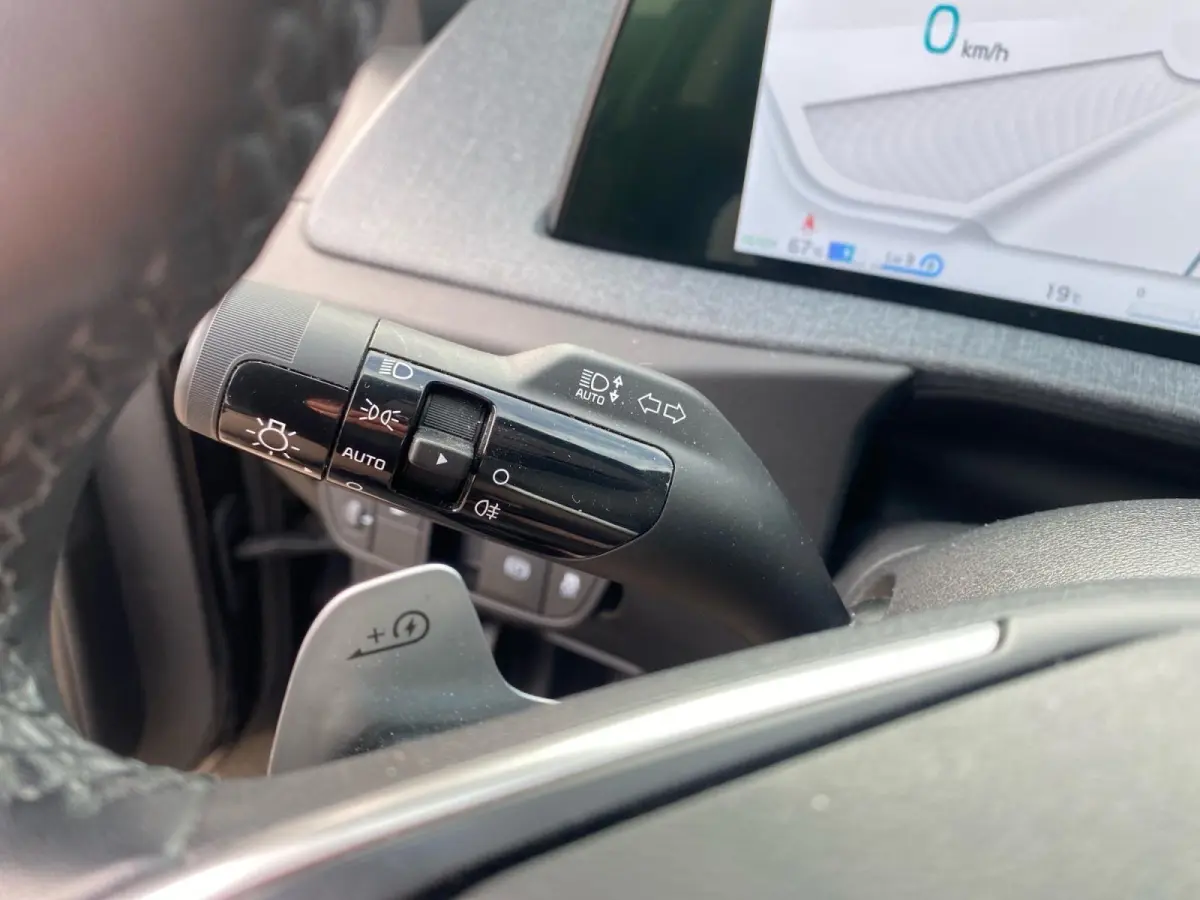 Air 58 kWh | Climate control | Navigatie | Parkeercamera | LM-velgen 19 inch | Adaptive cruise control | Line-assist | Dodehoek detectie |