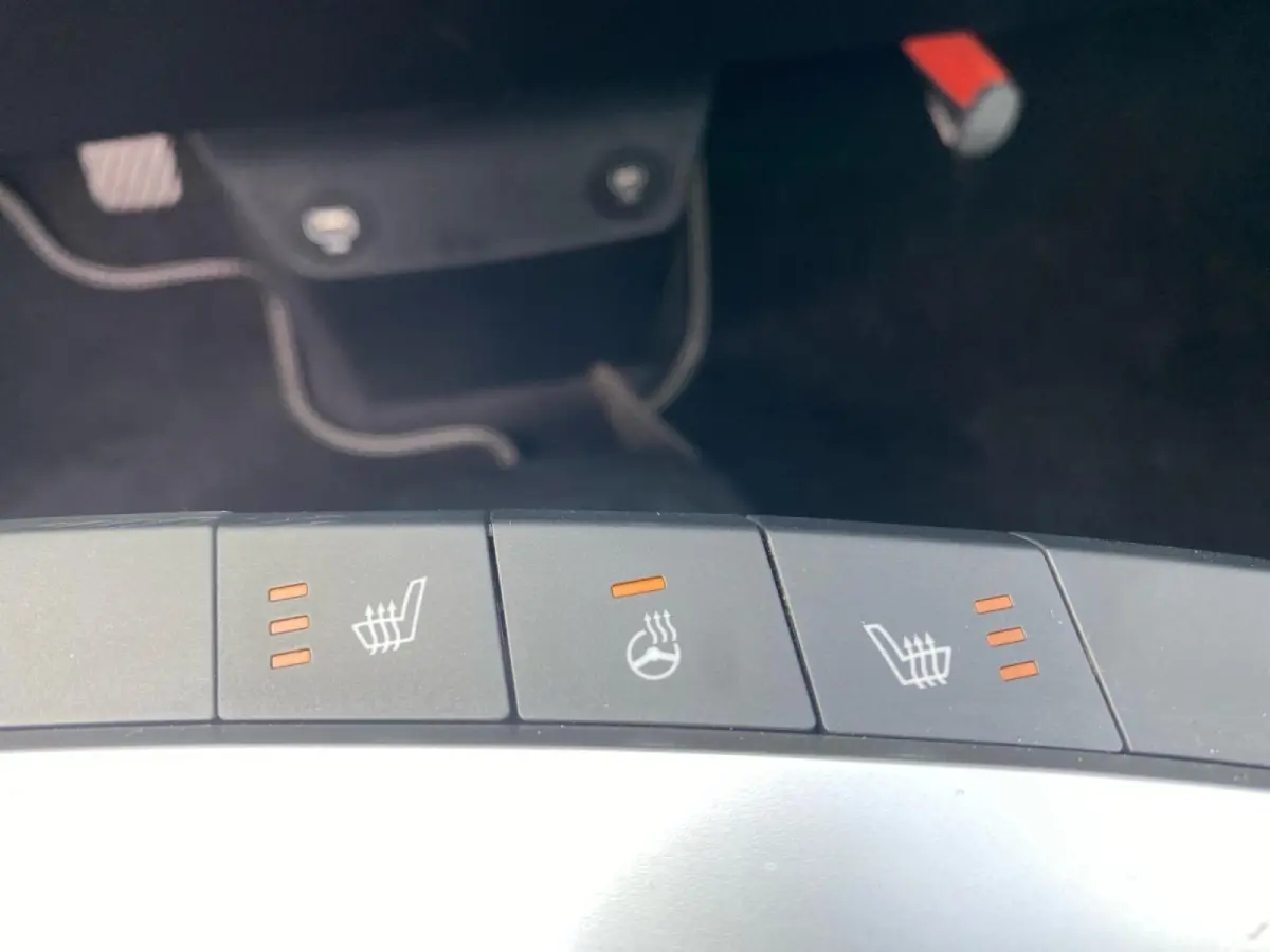 Air 58 kWh | Climate control | Navigatie | Parkeercamera | LM-velgen 19 inch | Adaptive cruise control | Line-assist | Dodehoek detectie |