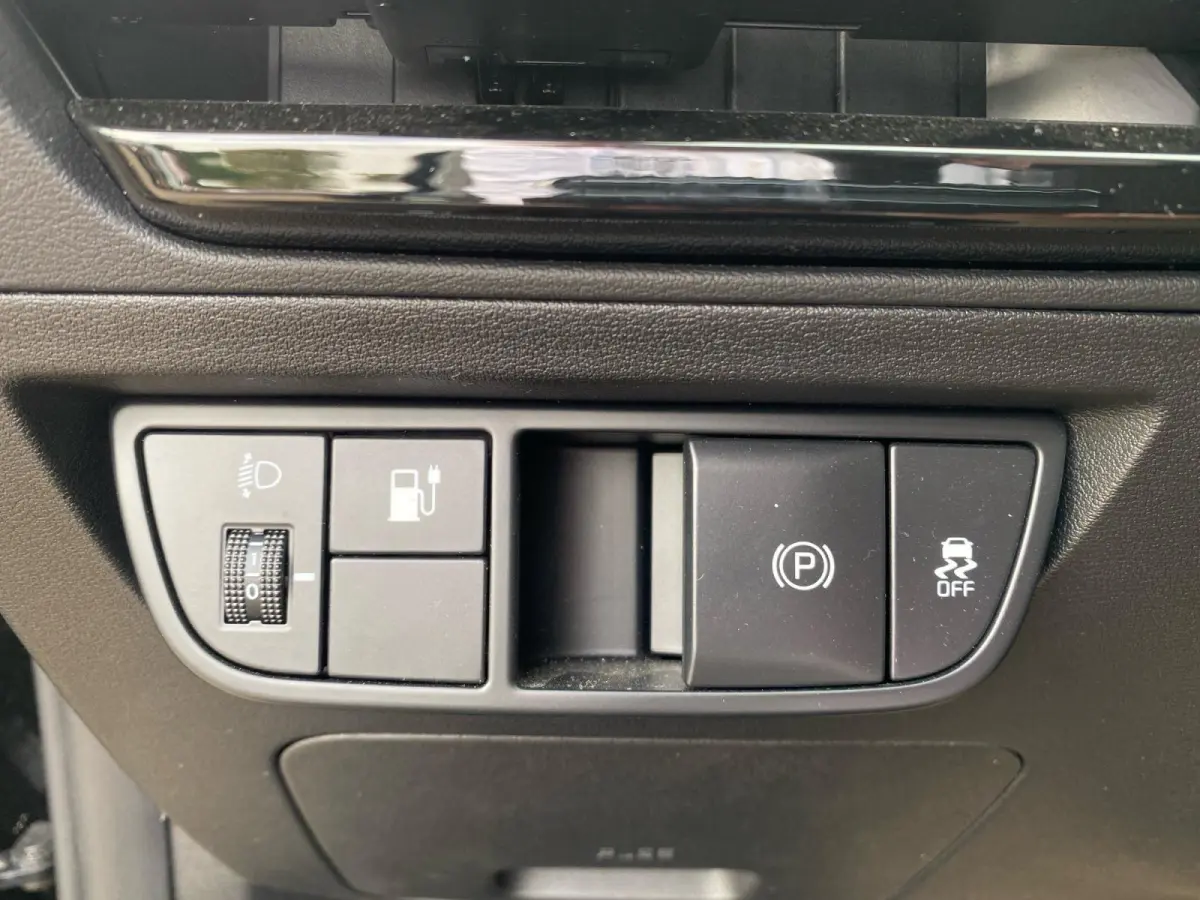 Air 58 kWh | Climate control | Navigatie | Parkeercamera | LM-velgen 19 inch | Adaptive cruise control | Line-assist | Dodehoek detectie |