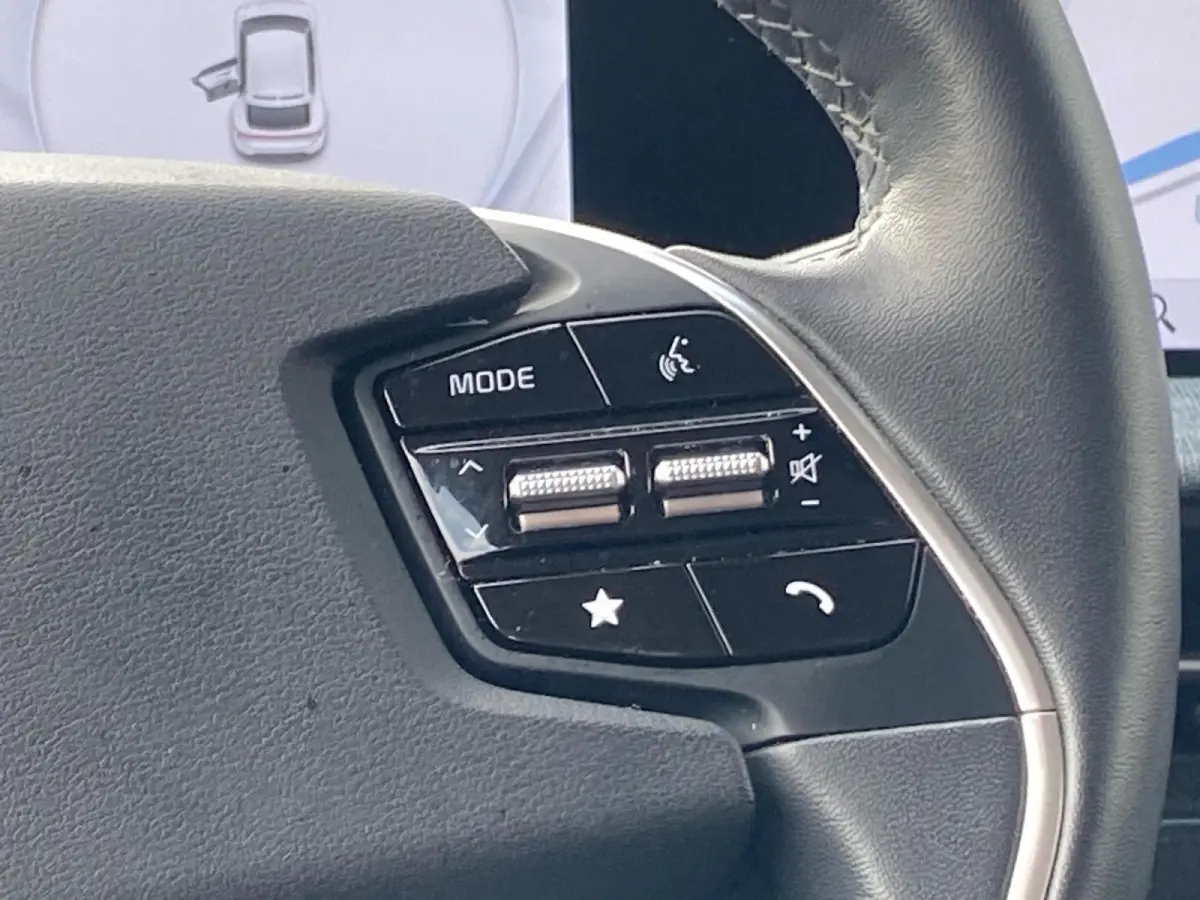 Air 58 kWh | Climate control | Navigatie | Parkeercamera | LM-velgen 19 inch | Adaptive cruise control | Line-assist | Dodehoek detectie |