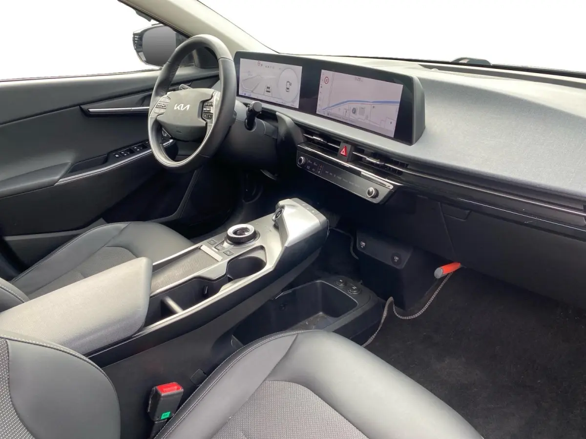 Air 58 kWh | Climate control | Navigatie | Parkeercamera | LM-velgen 19 inch | Adaptive cruise control | Line-assist | Dodehoek detectie |