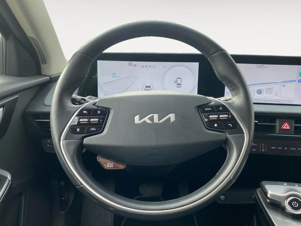 Air 58 kWh | Climate control | Navigatie | Parkeercamera | LM-velgen 19 inch | Adaptive cruise control | Line-assist | Dodehoek detectie |
