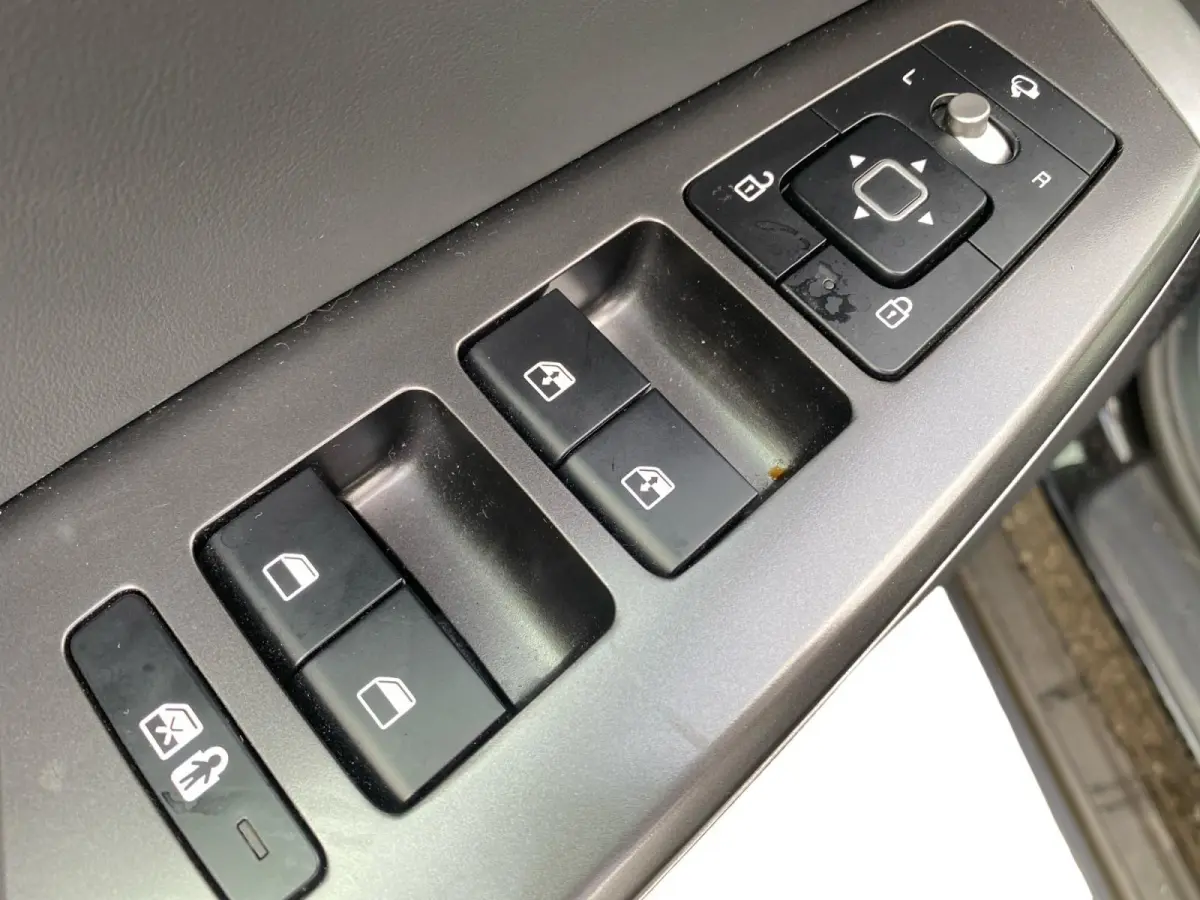 Air 58 kWh | Climate control | Navigatie | Parkeercamera | LM-velgen 19 inch | Adaptive cruise control | Line-assist | Dodehoek detectie |