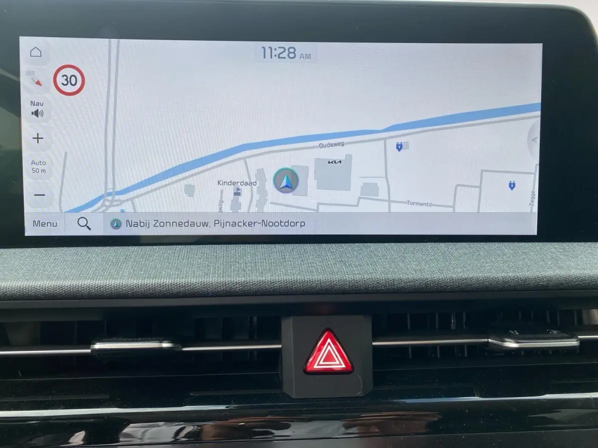 Air 58 kWh | Climate control | Navigatie | Parkeercamera | LM-velgen 19 inch | Adaptive cruise control | Line-assist | Dodehoek detectie |