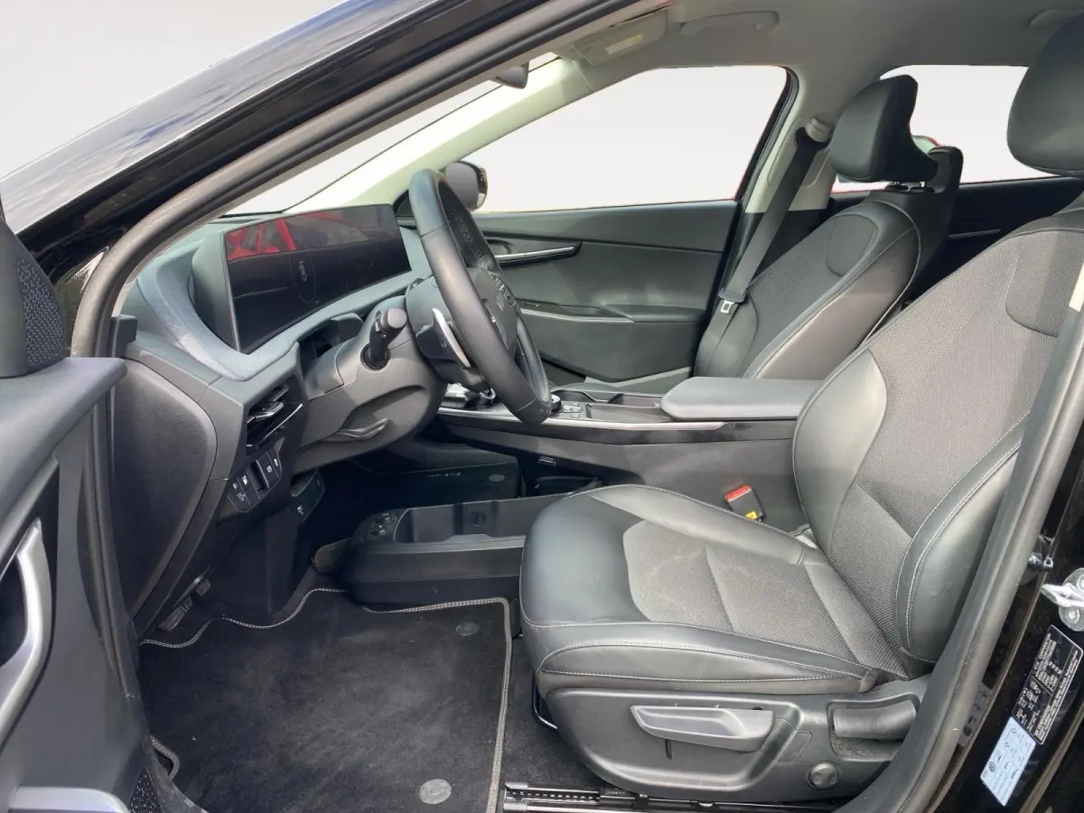 Air 58 kWh | Climate control | Navigatie | Parkeercamera | LM-velgen 19 inch | Adaptive cruise control | Line-assist | Dodehoek detectie |