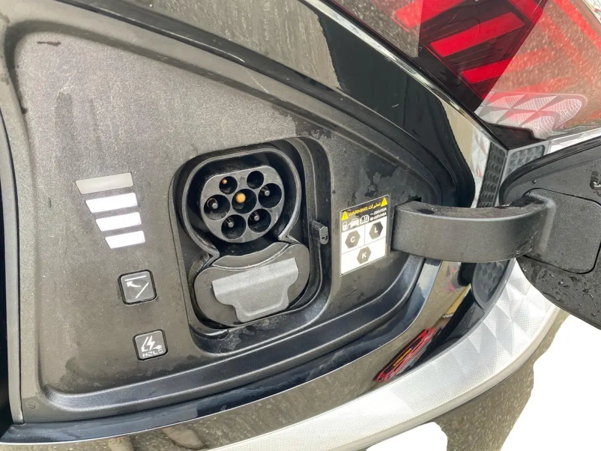 Air 58 kWh | Climate control | Navigatie | Parkeercamera | LM-velgen 19 inch | Adaptive cruise control | Line-assist | Dodehoek detectie |