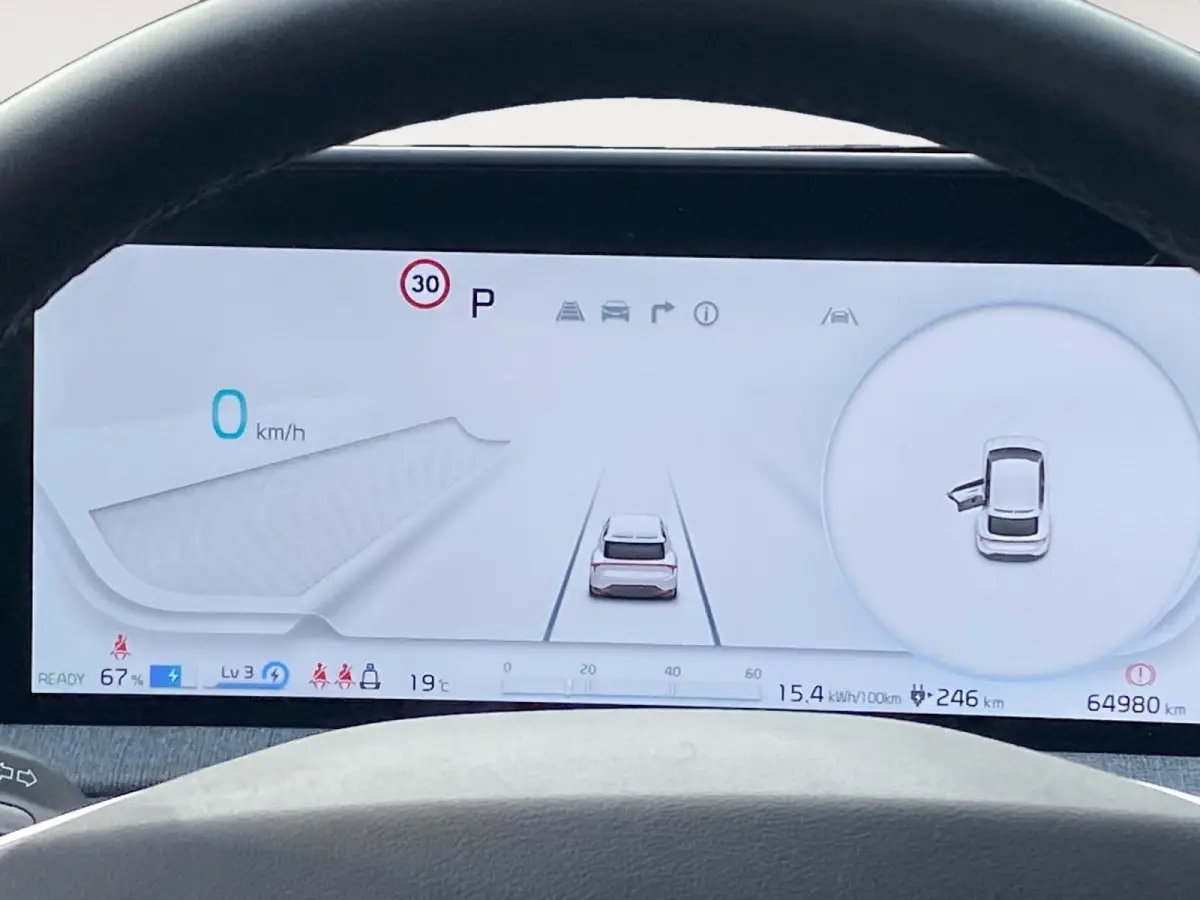 Air 58 kWh | Climate control | Navigatie | Parkeercamera | LM-velgen 19 inch | Adaptive cruise control | Line-assist | Dodehoek detectie |