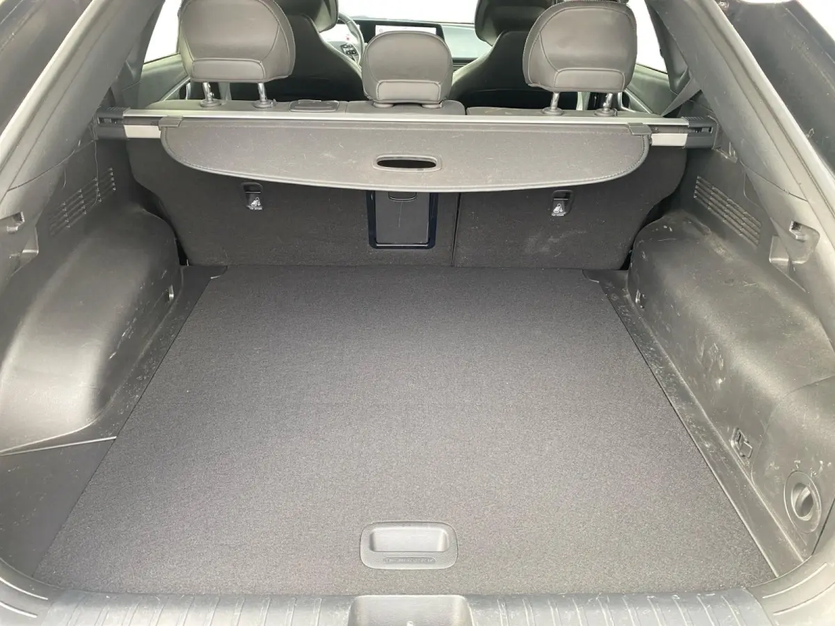 Air 58 kWh | Climate control | Navigatie | Parkeercamera | LM-velgen 19 inch | Adaptive cruise control | Line-assist | Dodehoek detectie |