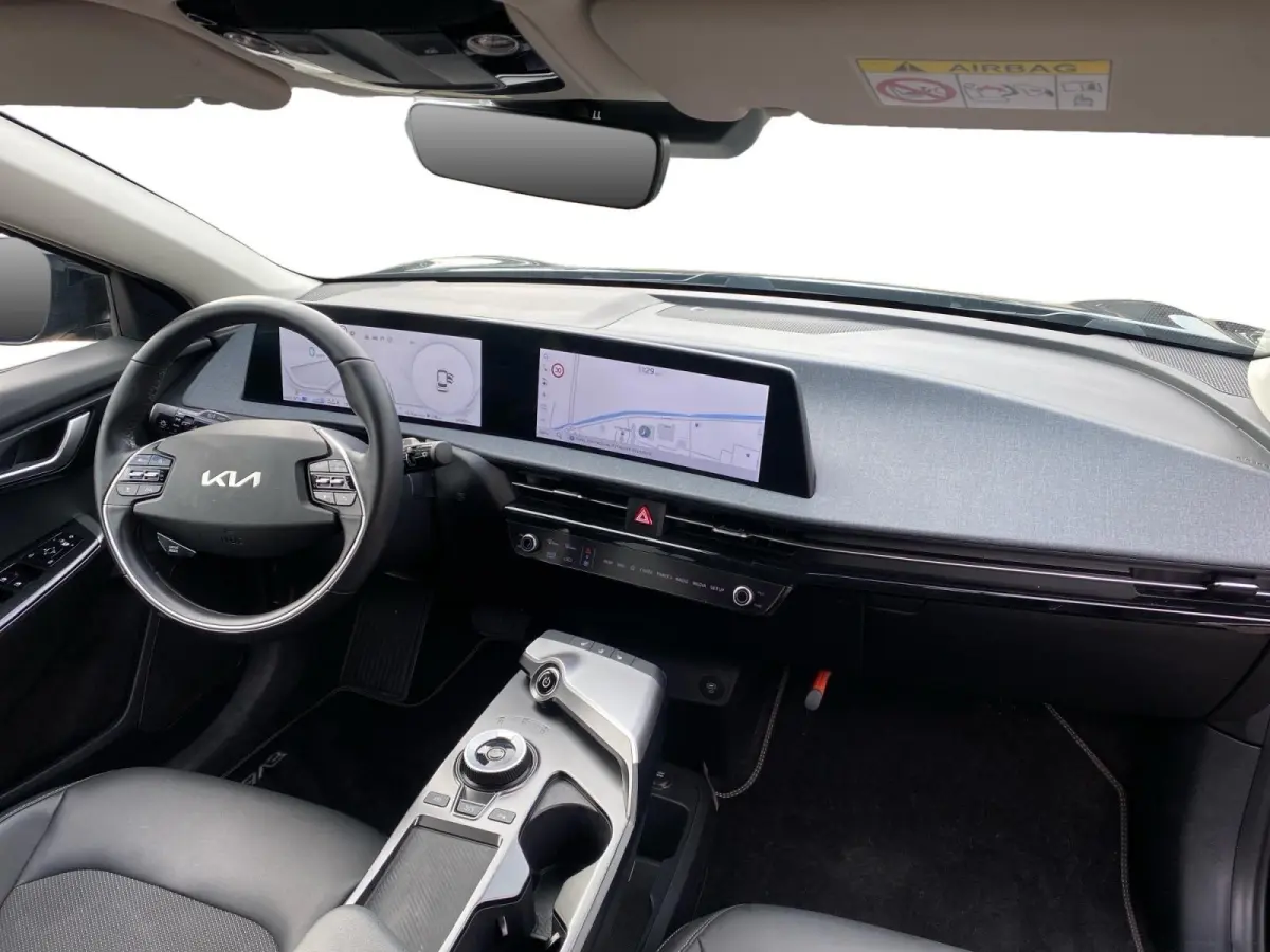 Air 58 kWh | Climate control | Navigatie | Parkeercamera | LM-velgen 19 inch | Adaptive cruise control | Line-assist | Dodehoek detectie |