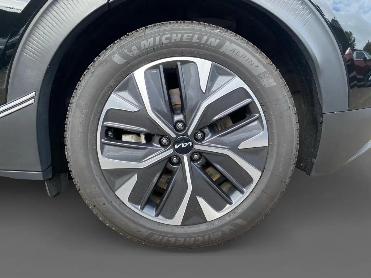 Air 58 kWh | Climate control | Navigatie | Parkeercamera | LM-velgen 19 inch | Adaptive cruise control | Line-assist | Dodehoek detectie |