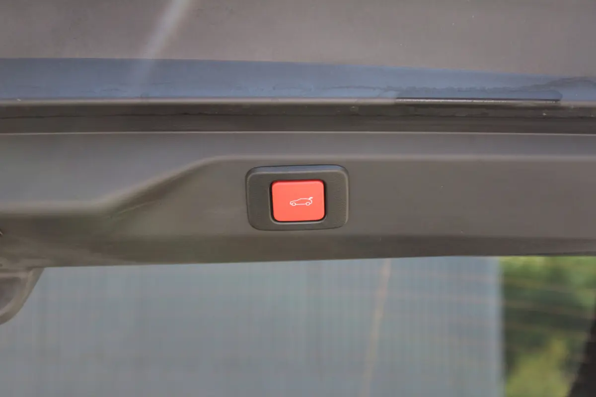 GT | Adaptieve cruise control met Stop&Go functie | Elektrische parkeerrem | Extra getinte achterste zijruiten en achterruit