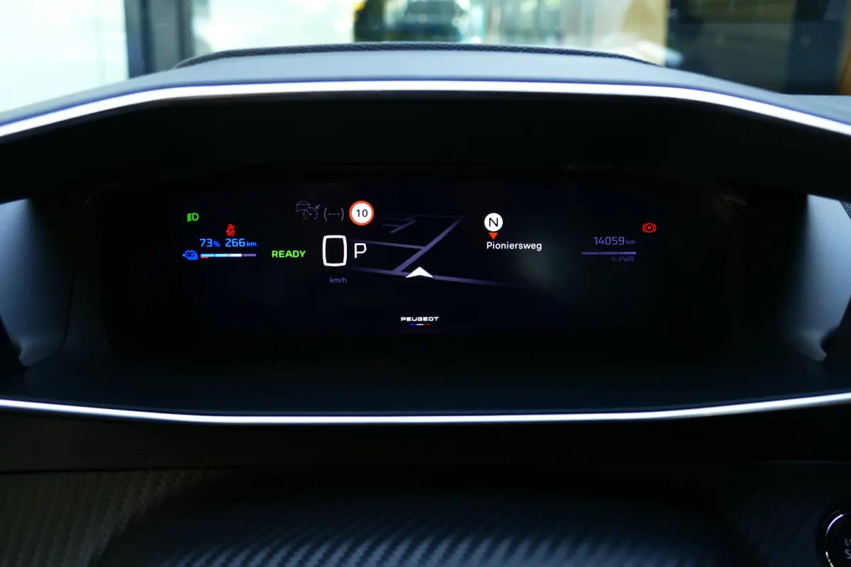GT | Active Safety Brake met camera en radar (automatisch noodremsysteem) met Distance Alert (waarschuwing dreigende aanrijding) | Advanced Active Safety Brake met camera en radar | Climate 