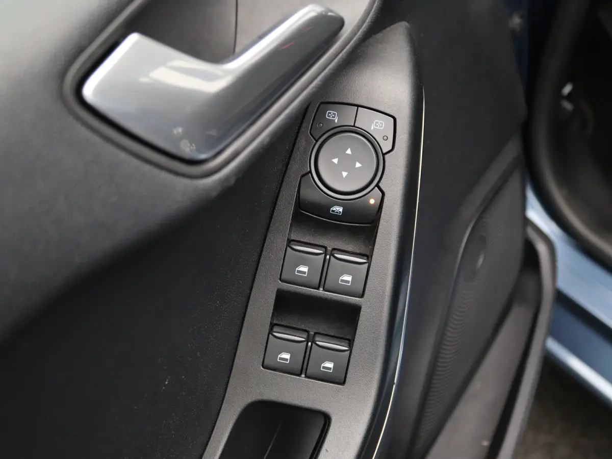 1.0 EcoBoost Hybrid Titanium | Airco (automatisch) | Boordcomputer | Cruise control