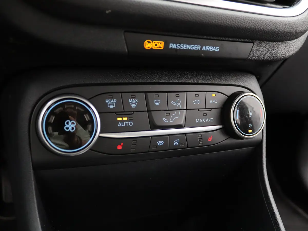 1.0 EcoBoost Hybrid Titanium | Airco (automatisch) | Boordcomputer | Cruise control