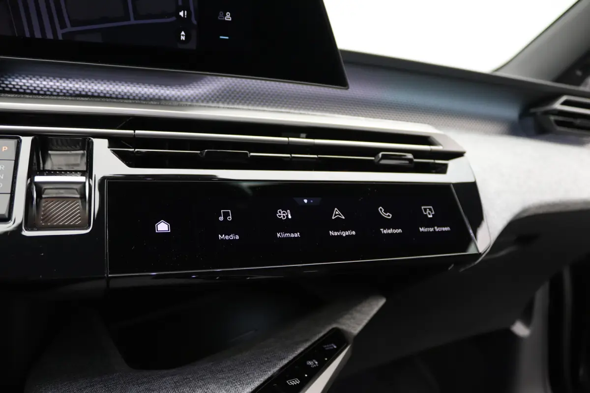 € 4000,- Voorraad Voordeel | 1.2 Hybrid 145 GT | Achteruitrijcamera | Elektrisch glazen panorama-dak | Elektrisch verstelb. bestuurdersstoel met geheugen
