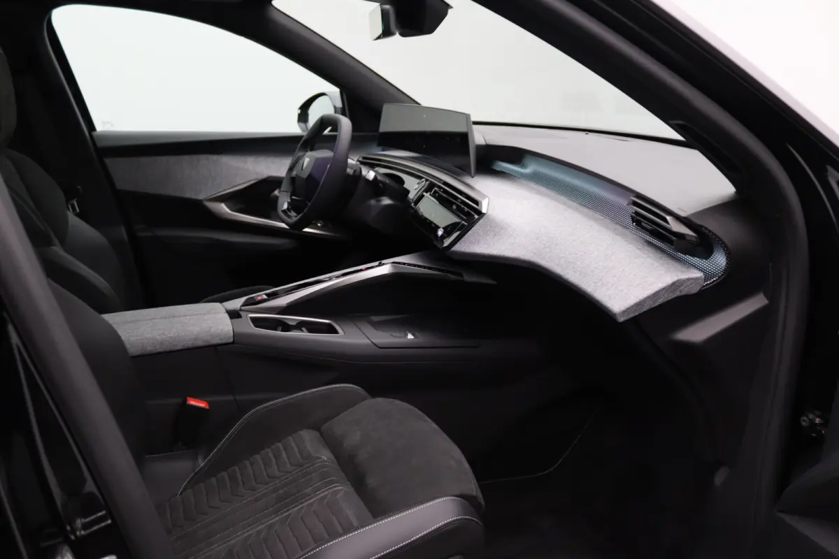 € 4000,- Voorraad Voordeel | 1.2 Hybrid 145 GT | Achteruitrijcamera | Elektrisch glazen panorama-dak | Elektrisch verstelb. bestuurdersstoel met geheugen