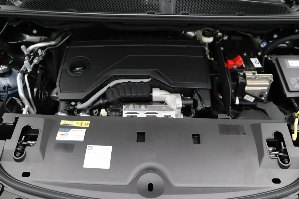 € 4000,- Voorraad Voordeel | 1.2 Hybrid 145 GT | Achteruitrijcamera | Elektrisch glazen panorama-dak | Elektrisch verstelb. bestuurdersstoel met geheugen