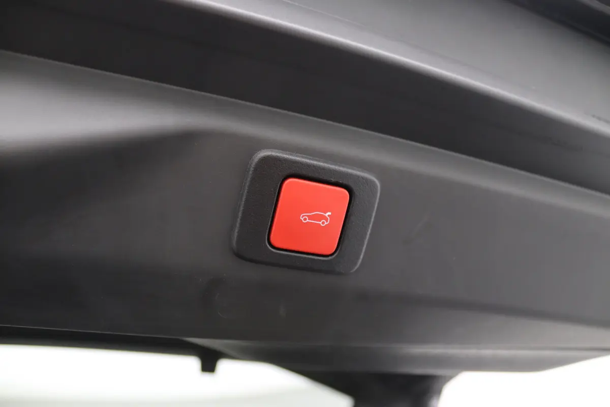 € 4000,- Voorraad Voordeel | 1.2 Hybrid 145 GT | Achteruitrijcamera | Elektrisch glazen panorama-dak | Elektrisch verstelb. bestuurdersstoel met geheugen