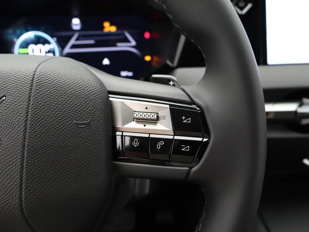 E-Tense Pallas Comfort Tech Pack 58.3 kWh 99% SOH | 8 Jaar Garantie | Carplay | Elektrisch Verstelbare Bestuurderstoel | 19" Lichtmetalen Velgen | 360* Graden Camera | Parkeersensoren Voor e