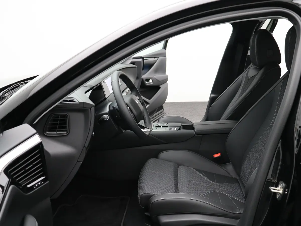 E-Tense Pallas Comfort Tech Pack 58.3 kWh 99% SOH | 8 Jaar Garantie | Carplay | Elektrisch Verstelbare Bestuurderstoel | 19" Lichtmetalen Velgen | 360* Graden Camera | Parkeersensoren Voor e