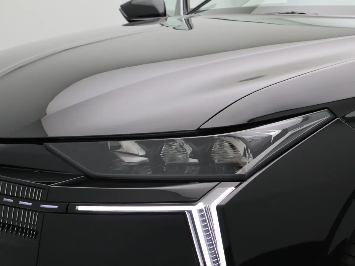 E-Tense Pallas Comfort Tech Pack 58.3 kWh 99% SOH | 8 Jaar Garantie | Carplay | Elektrisch Verstelbare Bestuurderstoel | 19" Lichtmetalen Velgen | 360* Graden Camera | Parkeersensoren Voor e