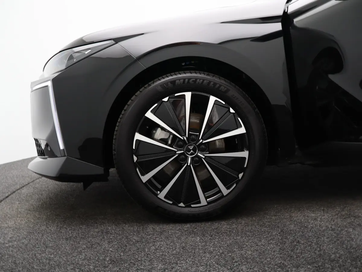 E-Tense Pallas Comfort Tech Pack 58.3 kWh 99% SOH | 8 Jaar Garantie | Carplay | Elektrisch Verstelbare Bestuurderstoel | 19" Lichtmetalen Velgen | 360* Graden Camera | Parkeersensoren Voor e
