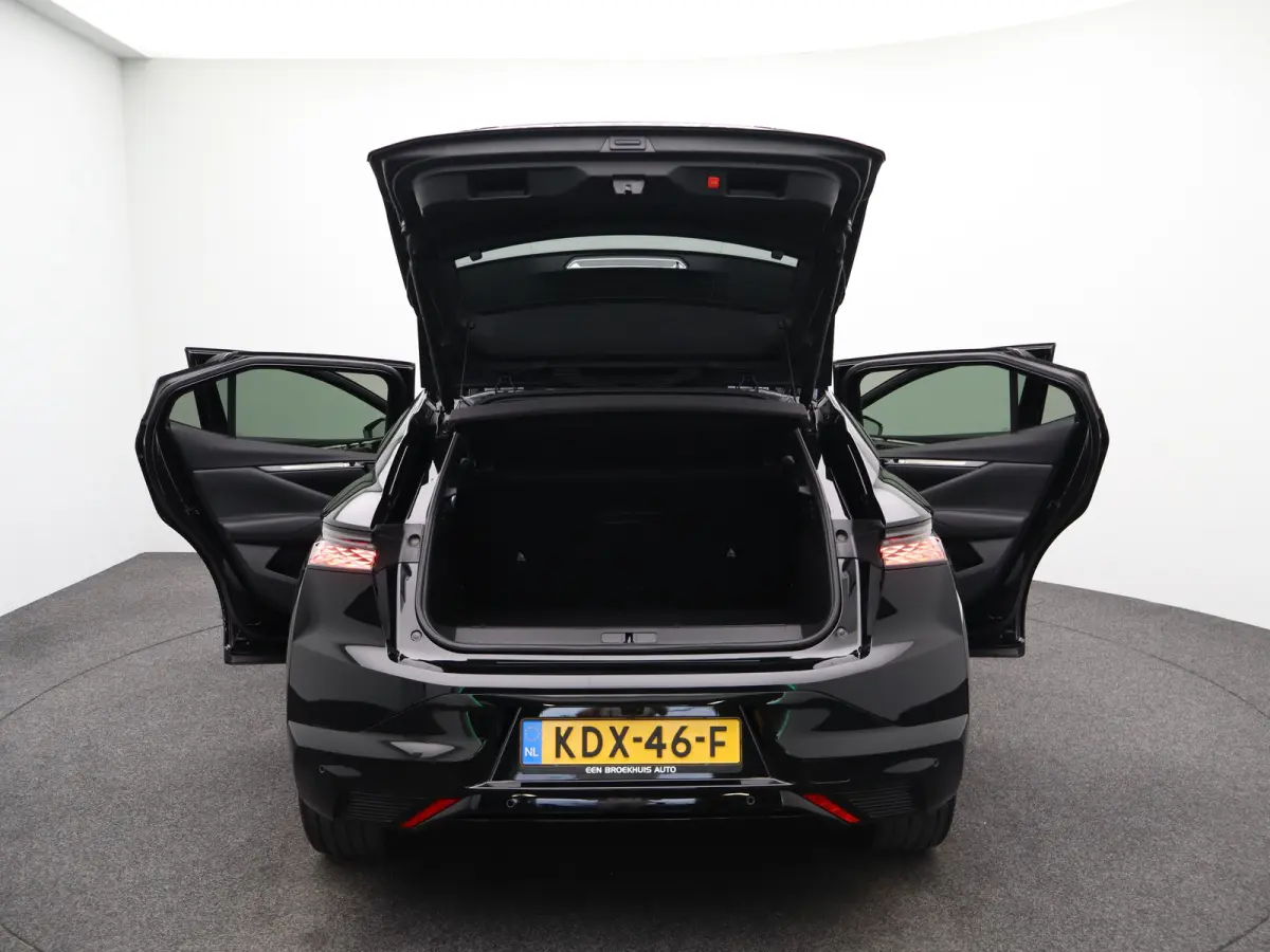 E-Tense Pallas Comfort Tech Pack 58.3 kWh 99% SOH | 8 Jaar Garantie | Carplay | Elektrisch Verstelbare Bestuurderstoel | 19" Lichtmetalen Velgen | 360* Graden Camera | Parkeersensoren Voor e