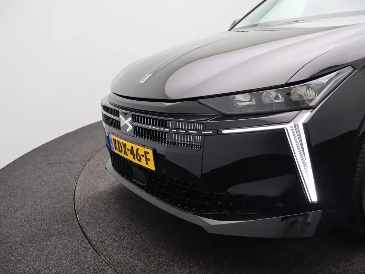 E-Tense Pallas Comfort Tech Pack 58.3 kWh 99% SOH | 8 Jaar Garantie | Carplay | Elektrisch Verstelbare Bestuurderstoel | 19" Lichtmetalen Velgen | 360* Graden Camera | Parkeersensoren Voor e