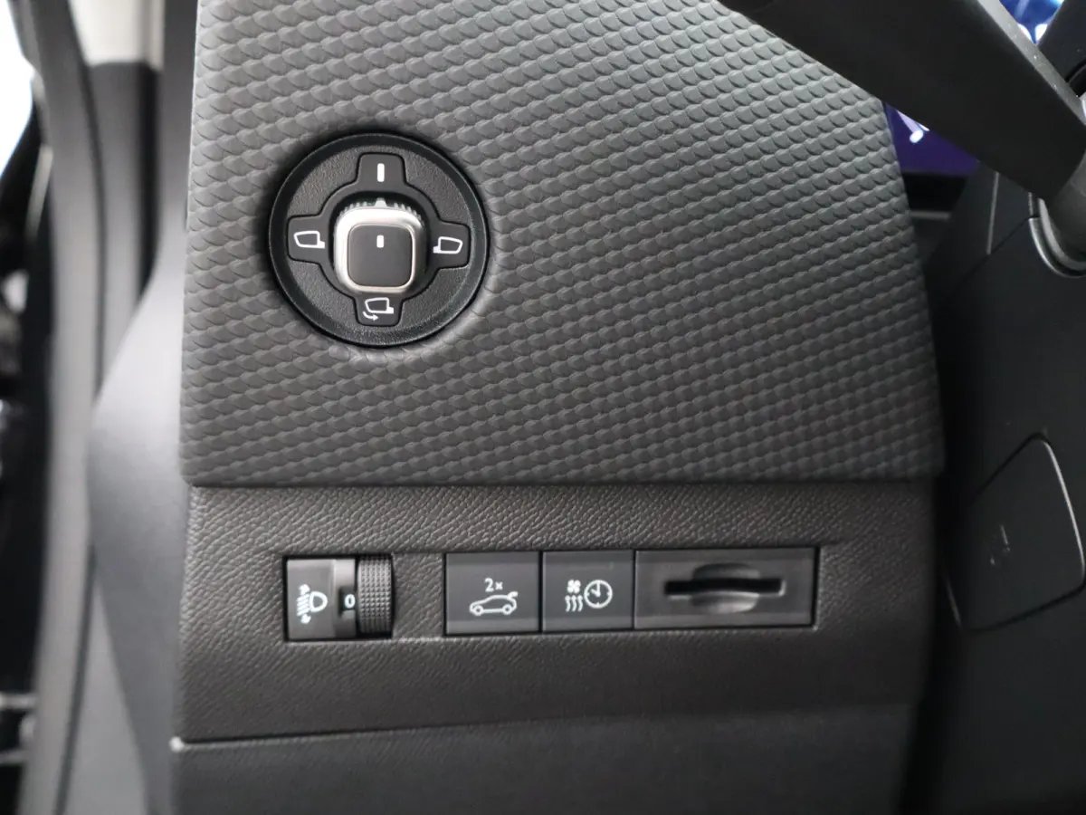 E-Tense Pallas Comfort Tech Pack 58.3 kWh 99% SOH | 8 Jaar Garantie | Carplay | Elektrisch Verstelbare Bestuurderstoel | 19" Lichtmetalen Velgen | 360* Graden Camera | Parkeersensoren Voor e
