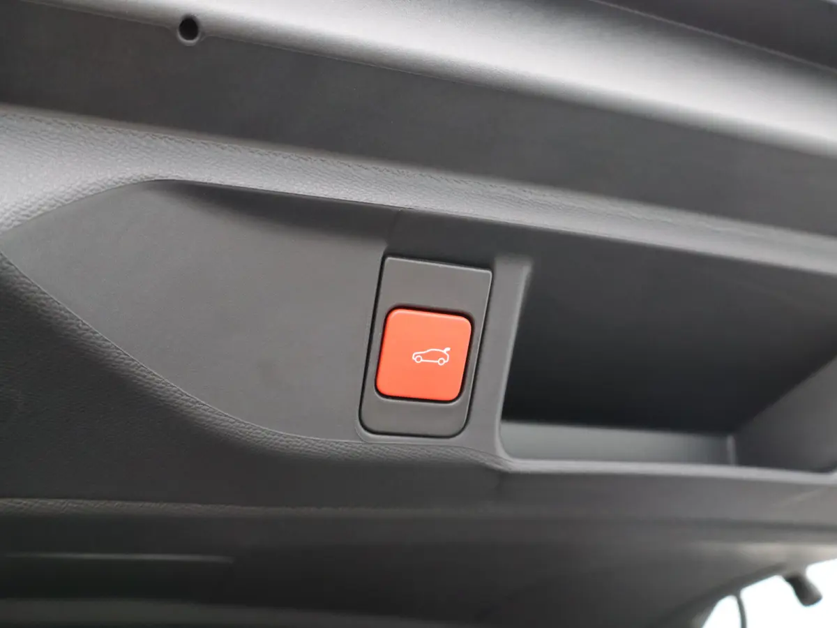 E-Tense Pallas Comfort Tech Pack 58.3 kWh 99% SOH | 8 Jaar Garantie | Carplay | Elektrisch Verstelbare Bestuurderstoel | 19" Lichtmetalen Velgen | 360* Graden Camera | Parkeersensoren Voor e