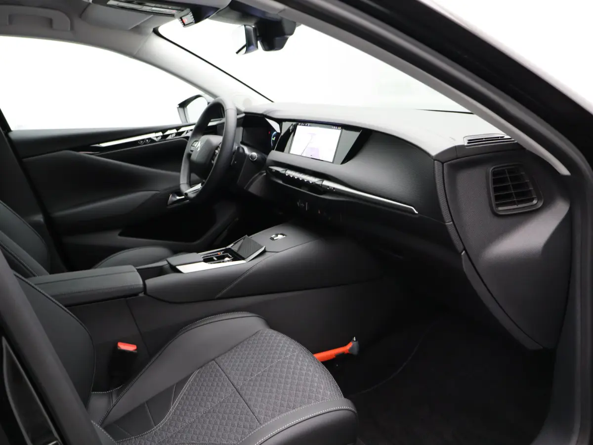 E-Tense Pallas Comfort Tech Pack 58.3 kWh 99% SOH | 8 Jaar Garantie | Carplay | Elektrisch Verstelbare Bestuurderstoel | 19" Lichtmetalen Velgen | 360* Graden Camera | Parkeersensoren Voor e