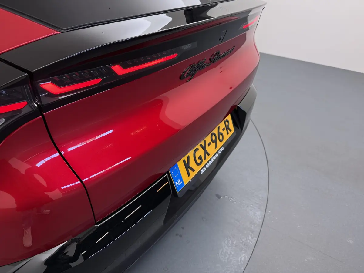 Ibrida Ti | 10,25" digitaal instrumentarium | 18" lichtmetalen velgen - Fori | Automatisch grootlichtsysteem