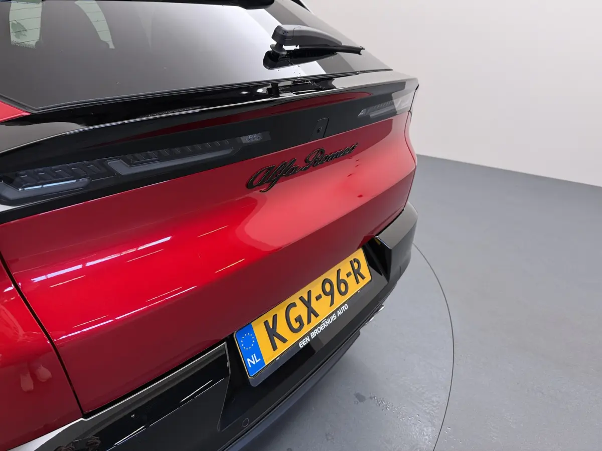 Ibrida Ti | 10,25" digitaal instrumentarium | 18" lichtmetalen velgen - Fori | Automatisch grootlichtsysteem