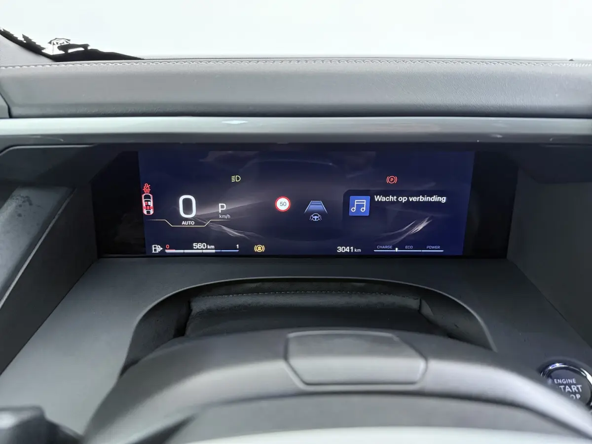 First Edition Mild Hybrid | 10" digitaal instrumentencluster | 11 kW boordlader (alleen op elektrisch) | 16" infotainment scherm
