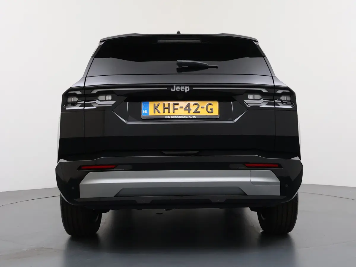 First Edition Mild Hybrid | 10" digitaal instrumentencluster | 11 kW boordlader (alleen op elektrisch) | 16" infotainment scherm