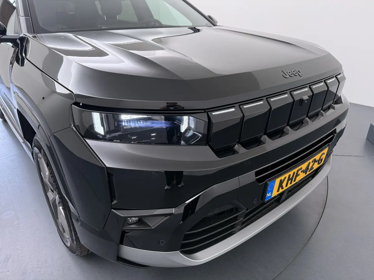 First Edition Mild Hybrid | 10" digitaal instrumentencluster | 11 kW boordlader (alleen op elektrisch) | 16" infotainment scherm