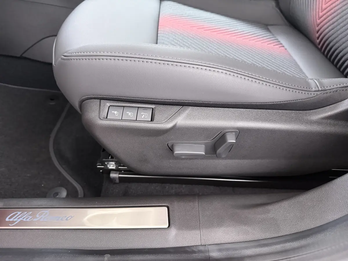 Ibrida Ti | 10,1" infotainment systeem | 10,25" digitaal instrumentarium | 18" lichtmetalen velgen - Fori