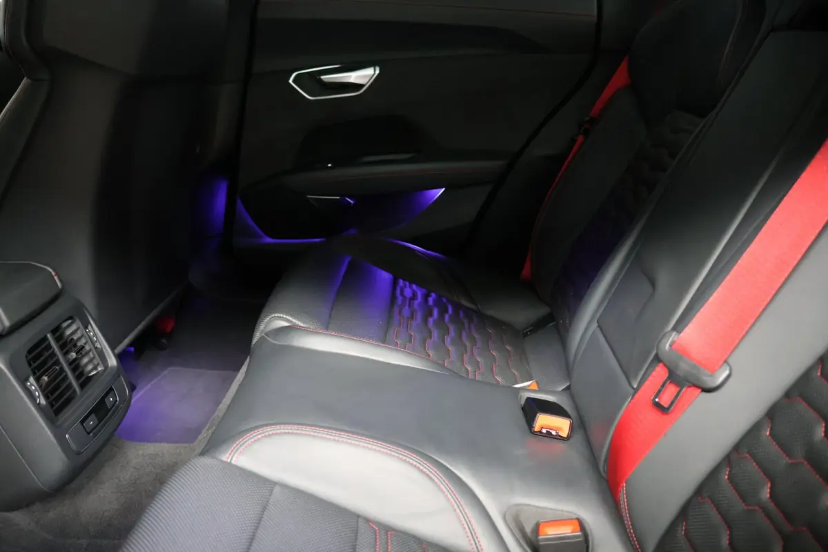 RS 93 kWh | head-up | massage stoel(en) | B&O | laser led | 4-wielsturing | luchtvering | 22 inch vossen | BTW