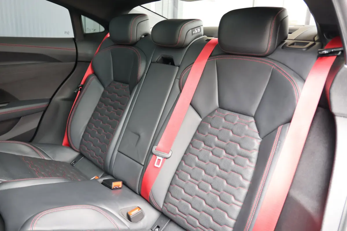 RS 93 kWh | head-up | massage stoel(en) | B&O | laser led | 4-wielsturing | luchtvering | 22 inch vossen | BTW