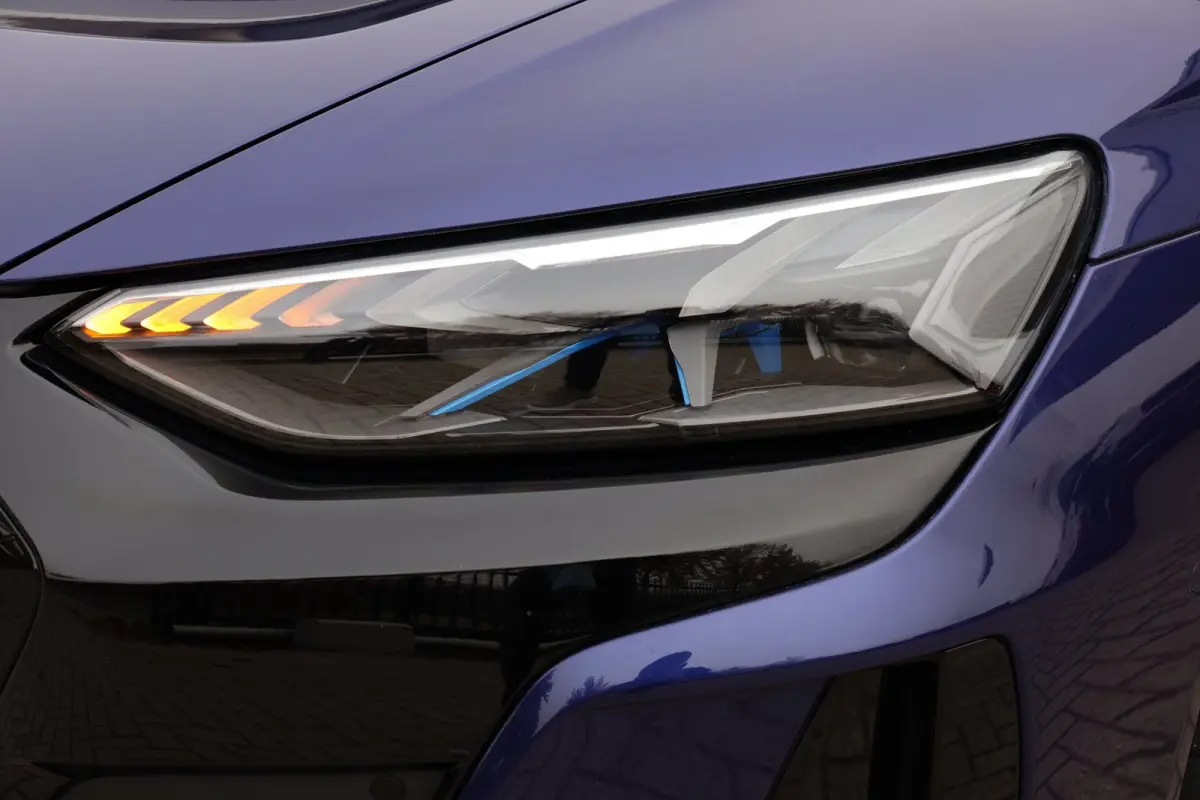 RS 93 kWh | head-up | massage stoel(en) | B&O | laser led | 4-wielsturing | luchtvering | 22 inch vossen | BTW