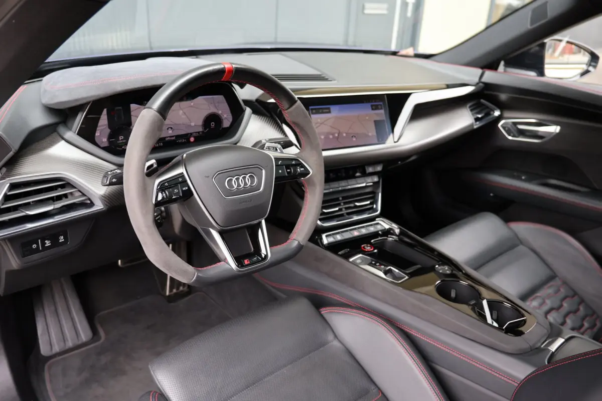 RS 93 kWh | head-up | massage stoel(en) | B&O | laser led | 4-wielsturing | luchtvering | 22 inch vossen | BTW